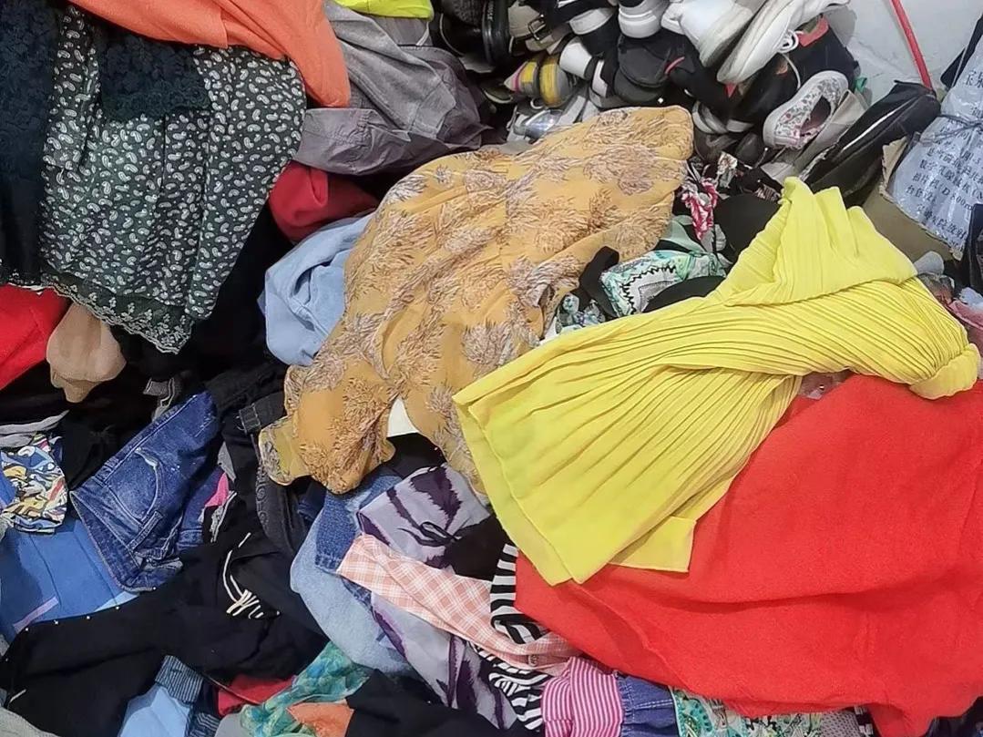 想做旧衣服回收怎么找销路,想做旧衣服回收方面的项目