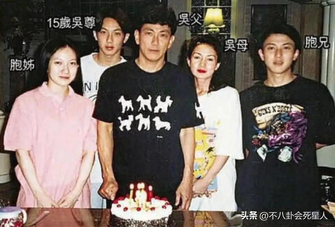 吴尊在自家豪宅为老婆与儿子庆祝,吴尊晒10岁女儿照片
