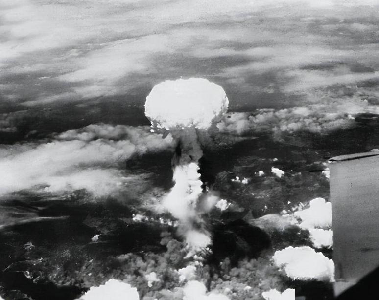 美国拒绝为二战对日核爆道歉，为什么？因日本挨原*弹子**炸是走运了