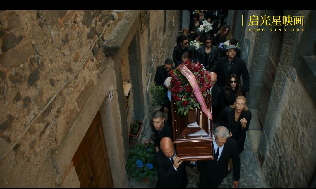 黑帮女老大成长史,黑帮女老大的传奇人生