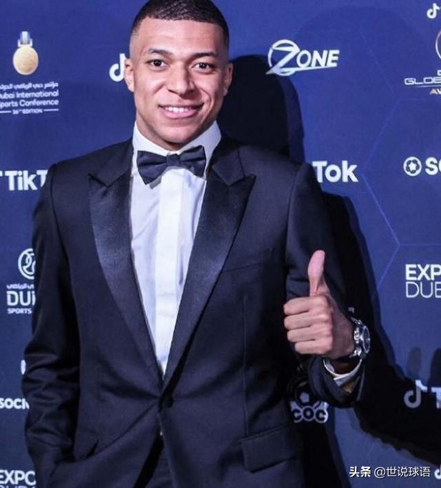 c罗莱万领奖,c罗梅西国际足球颁奖典礼