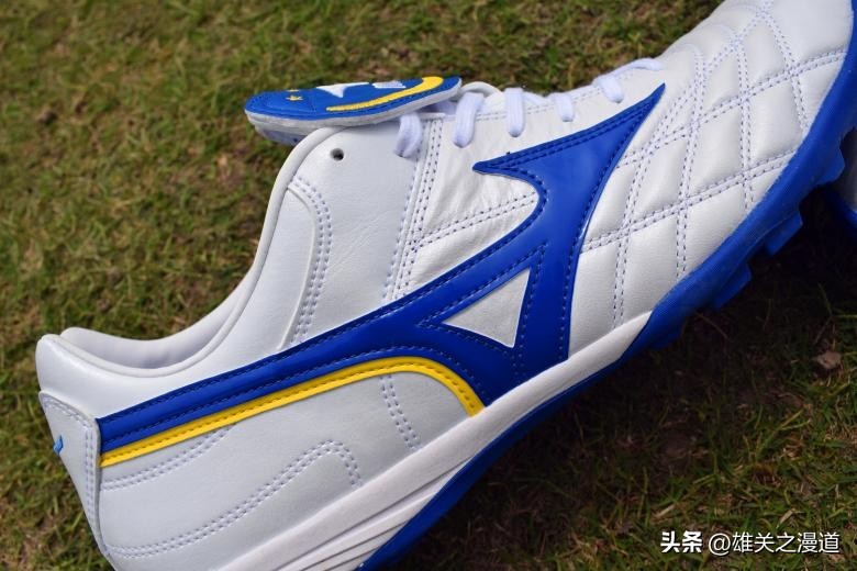 夏季重温2002世界杯的荣光，美津浓MIZUNOWAVECUPLEGENDAS足球鞋