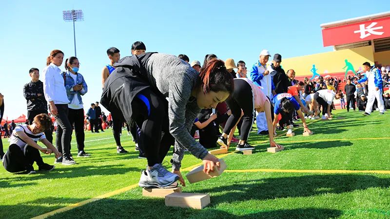 团建趣味飞机游戏怎么玩,趣游研学营