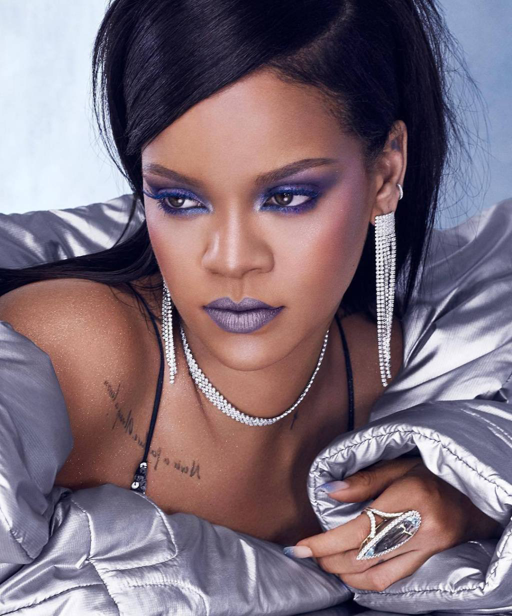 从小岛贫穷少女到国家英雄、全球最富有的女歌手，蕾哈娜的成长史