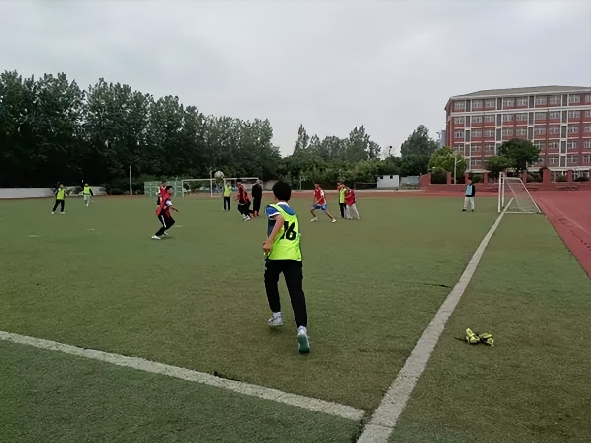 第四十二中学湖畔分校第九届“信心杯”校园足球联赛完美收官