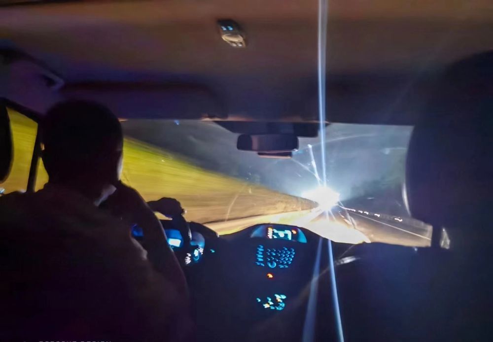 两个兵王叛逃，与一千多军警对峙3天，放大火烧山才将他俩制服！