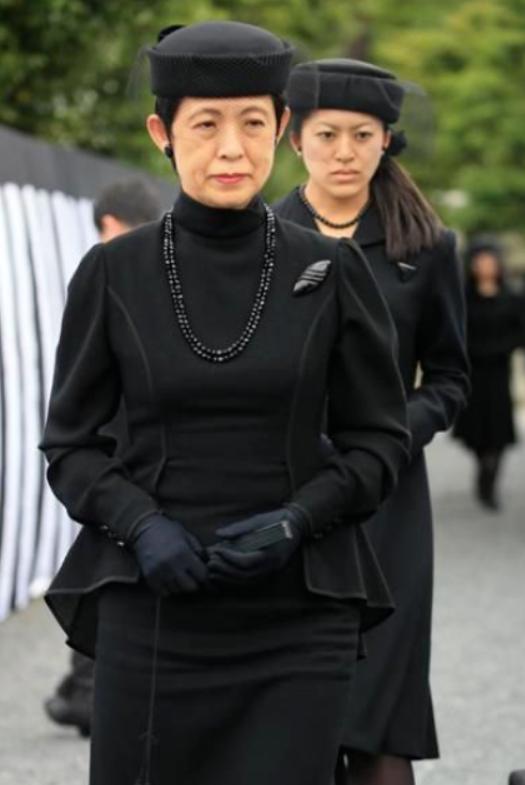 全员比惨,只有她是大女主?