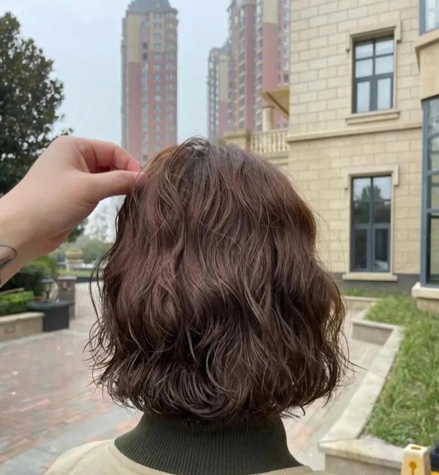 蛋卷头短发适合什么发型,2020圆脸蛋卷头发型中短发