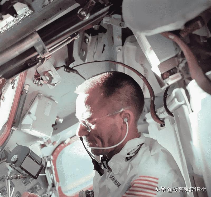 日军侵华老照片：女子自愿脱衣服让洋人拍摄，女孩拍下大尺度照片