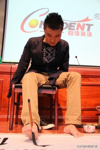 杨孟衡失去双臂的全过程,无臂学霸杨孟衡的故事