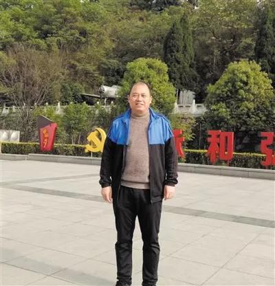 ​作文如做人，做人胜作文聆听吴伟“做人与作文”主题教育报告有感