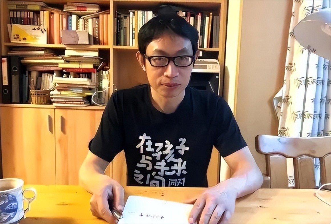 汶川地震哭泣的女主持人,汶川地震哭着播报主持人现状