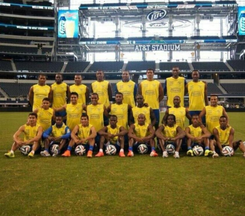 穷到只能踢布做的球,如今他用两粒进球送给东道主最悲惨的纪录