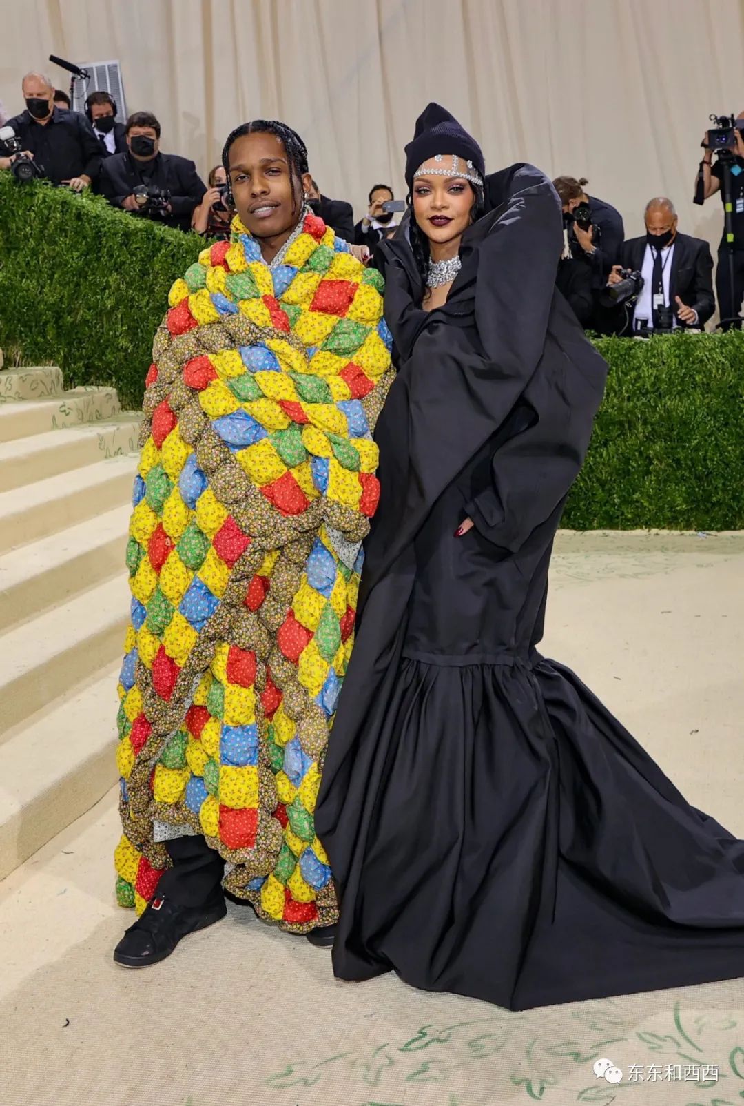 穿比基尼挺巨肚亮相巴黎2度街头,瓜友预言她敢直播生孩子……