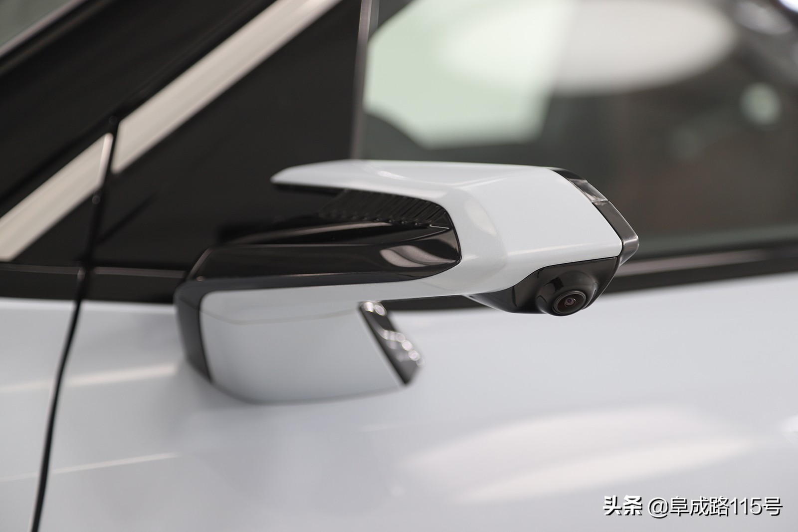 电子后视镜、鸿蒙OS车机这台叫魔方的北京特产有秘密