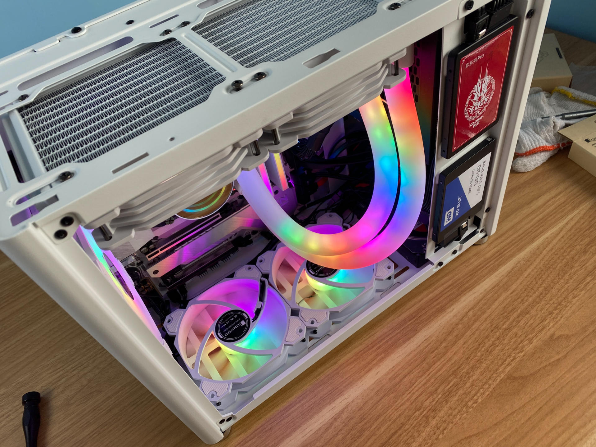 自己动手做的双层透明电脑机箱,1万5电脑最强组装炫酷机箱