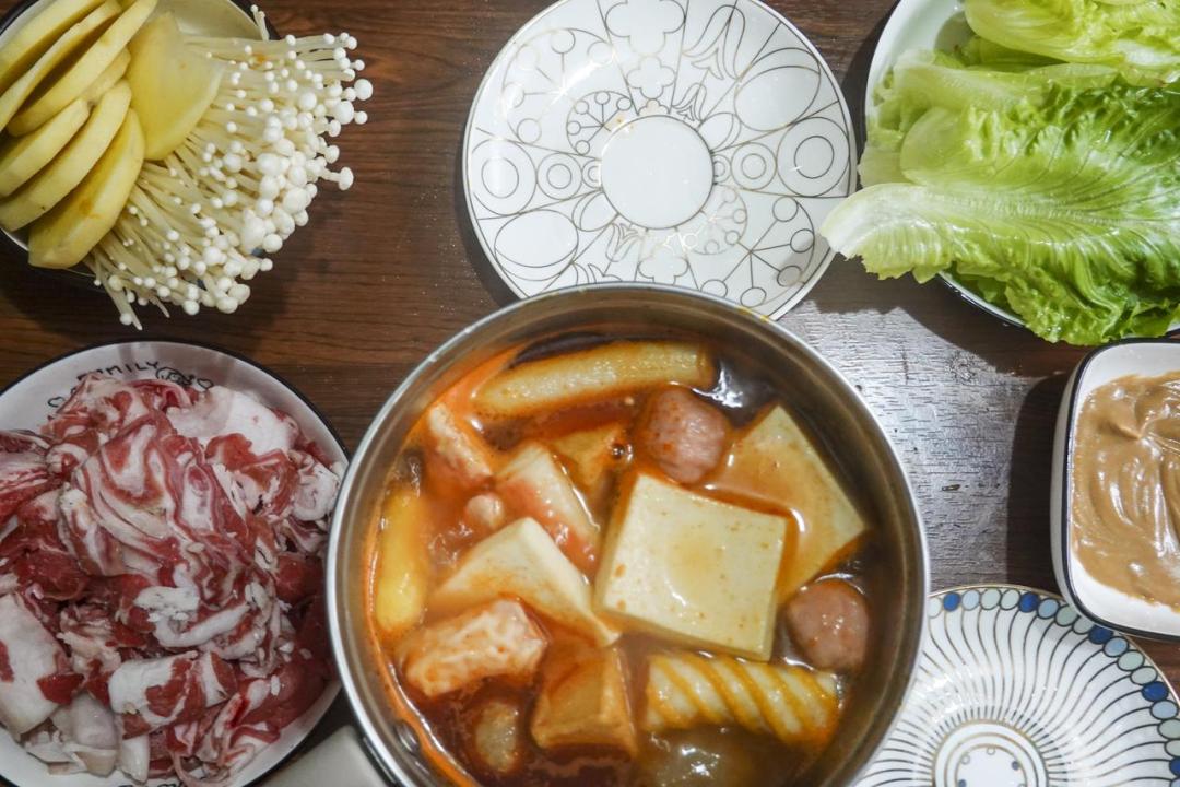 当了二十多年婚礼司仪,我发现结婚这事儿不能细想