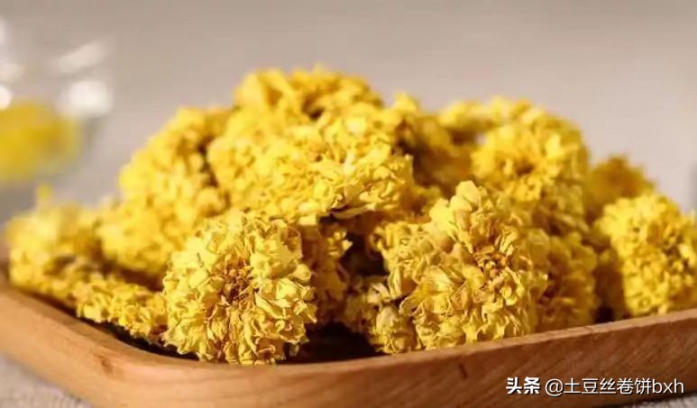 老茶客选菊花茶,老茶客提醒夏天避免3种茶