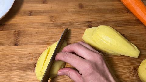 四季豆香肠焖饭电饭煲,西红柿香肠焖饭电饭煲做法