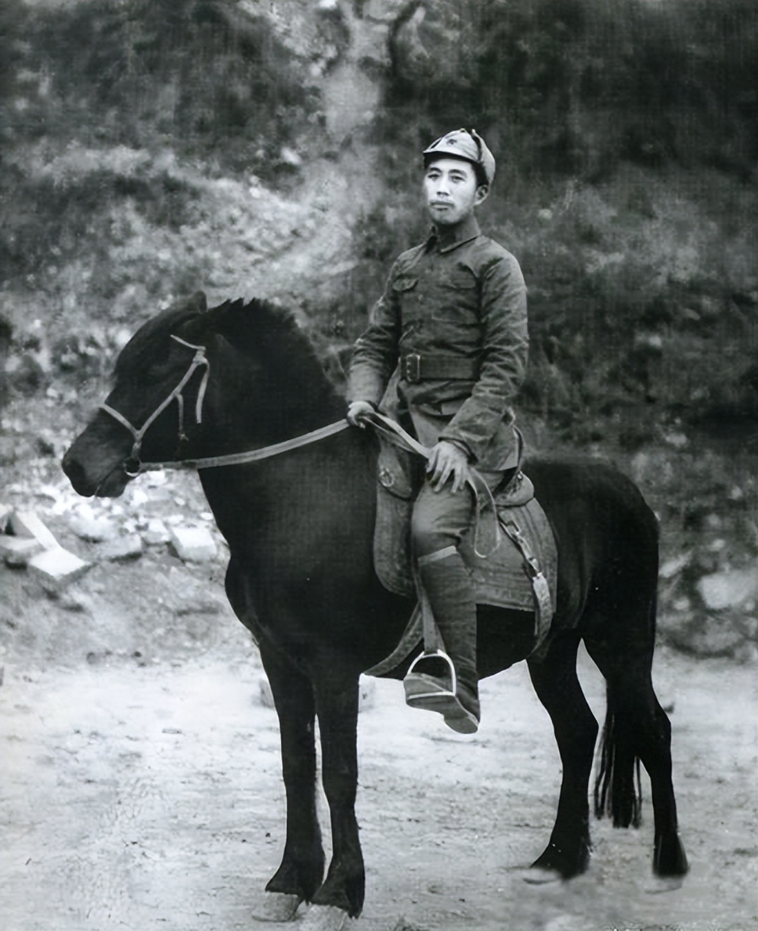 59年*震王**称彭德怀为民族英雄，毛主席得知后说：*震王**不落井下石