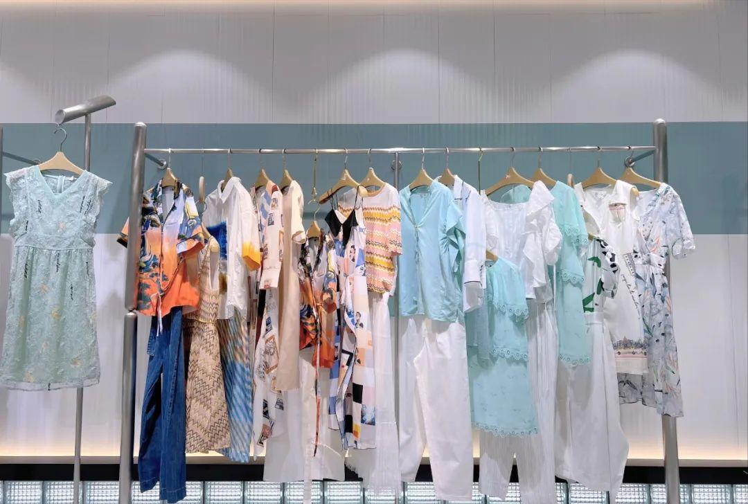 LILY夏品牌折扣女装桑蚕丝连衣裙上衣裤裙穿搭