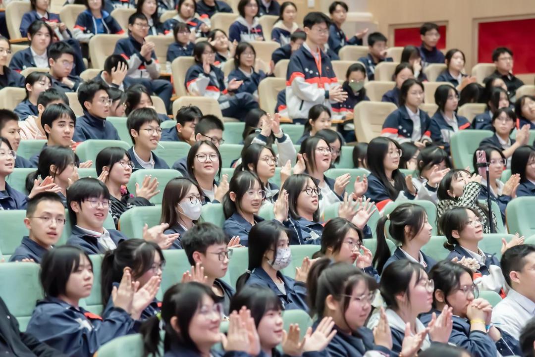 发生矛盾后大大方方解决,发生矛盾先道歉还是先冷静