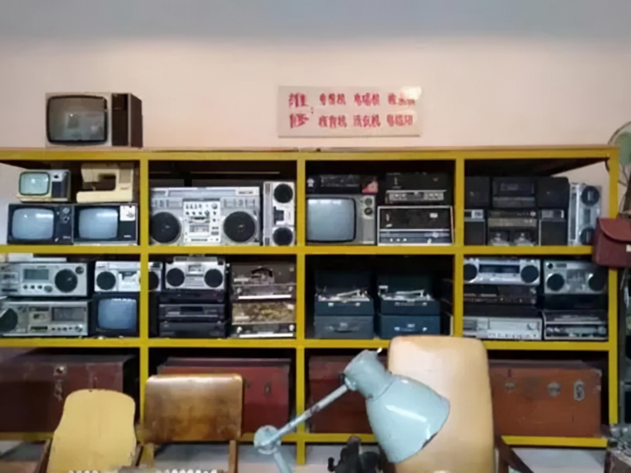 90年代中国首富:入狱18年妻离子散,小28岁小姨子为他不离不弃