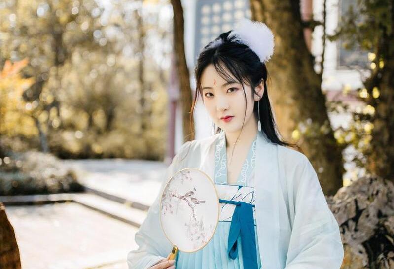 【董元奔词牌风情】之：云鬓将融“临江仙”