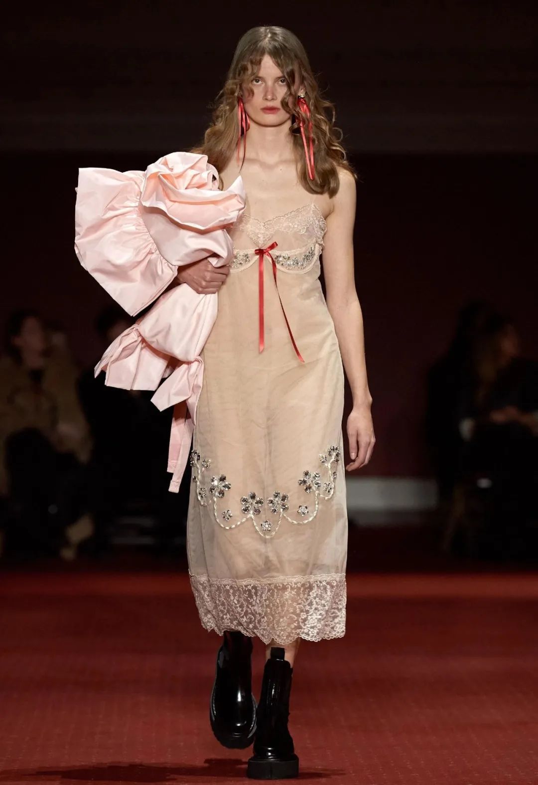 2022春夏伦敦时装周解读,2023伦敦时装周全部图片