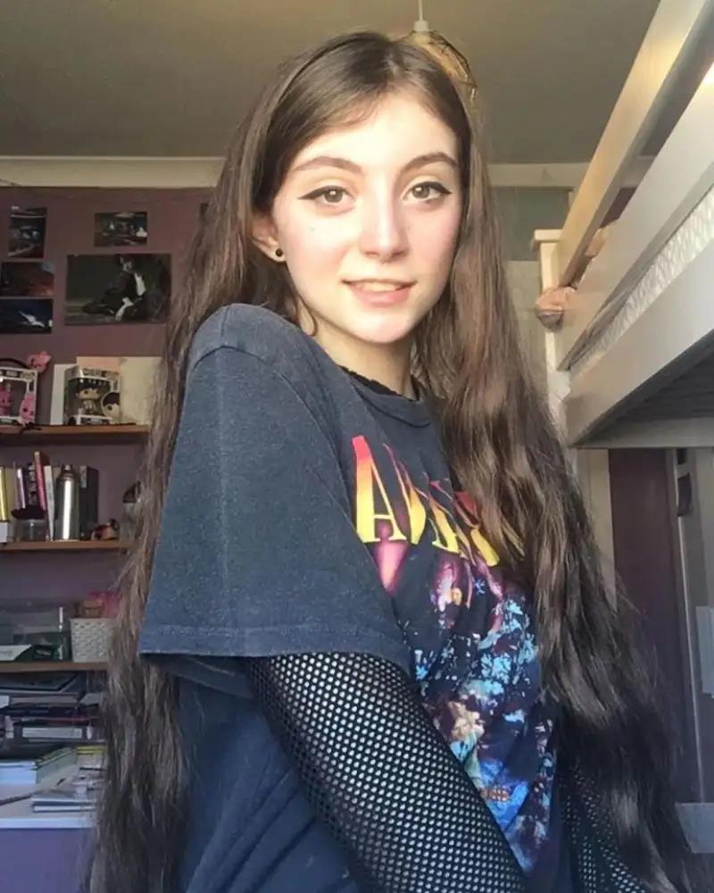 拇指姑娘出生时图片,拇指姑娘刚出生的样子