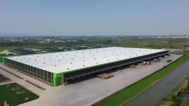 市值暴跌、资本逃离、口碑翻车：当红国民零食第一股，跌落神坛？