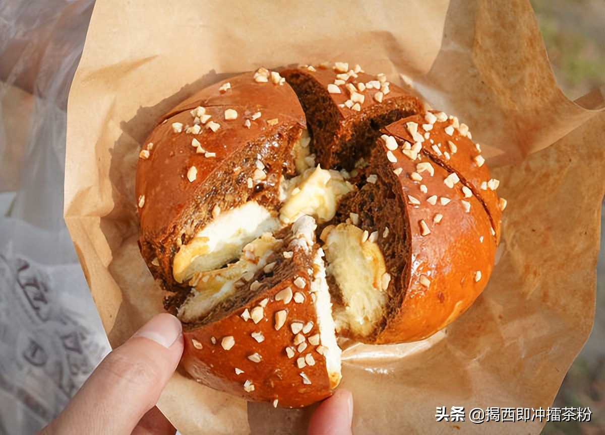 爆浆蒜香奶酪包探店,原味流心乳酪包