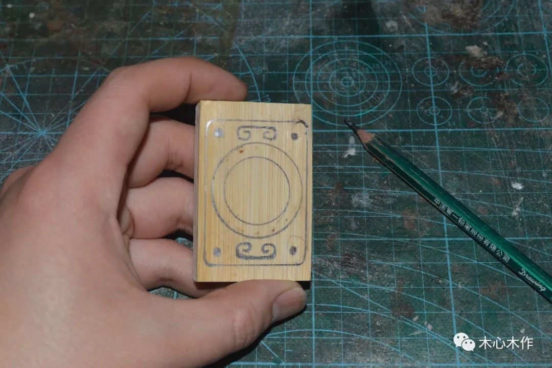 青花平安无事牌雕刻,青花瓷无事牌