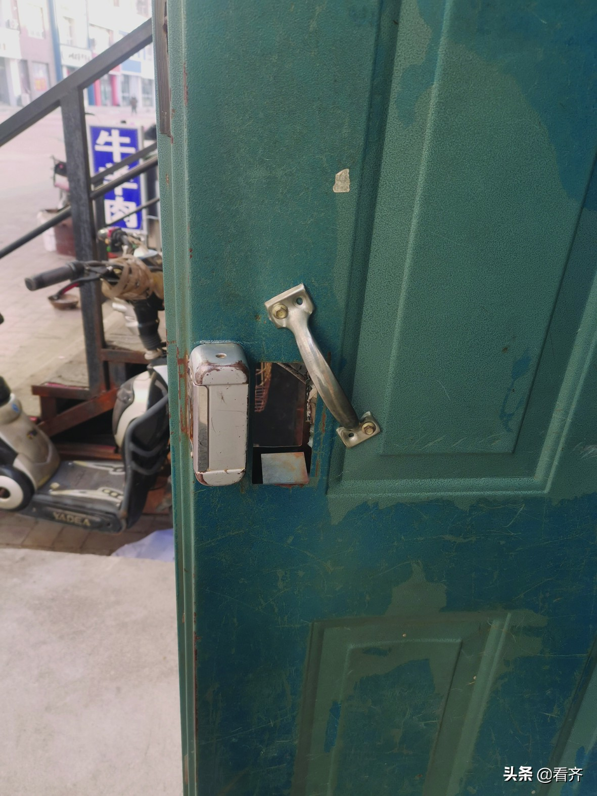 百悦居.清馨雅居.溪畔华庭业主们楼道杂物赶紧清理