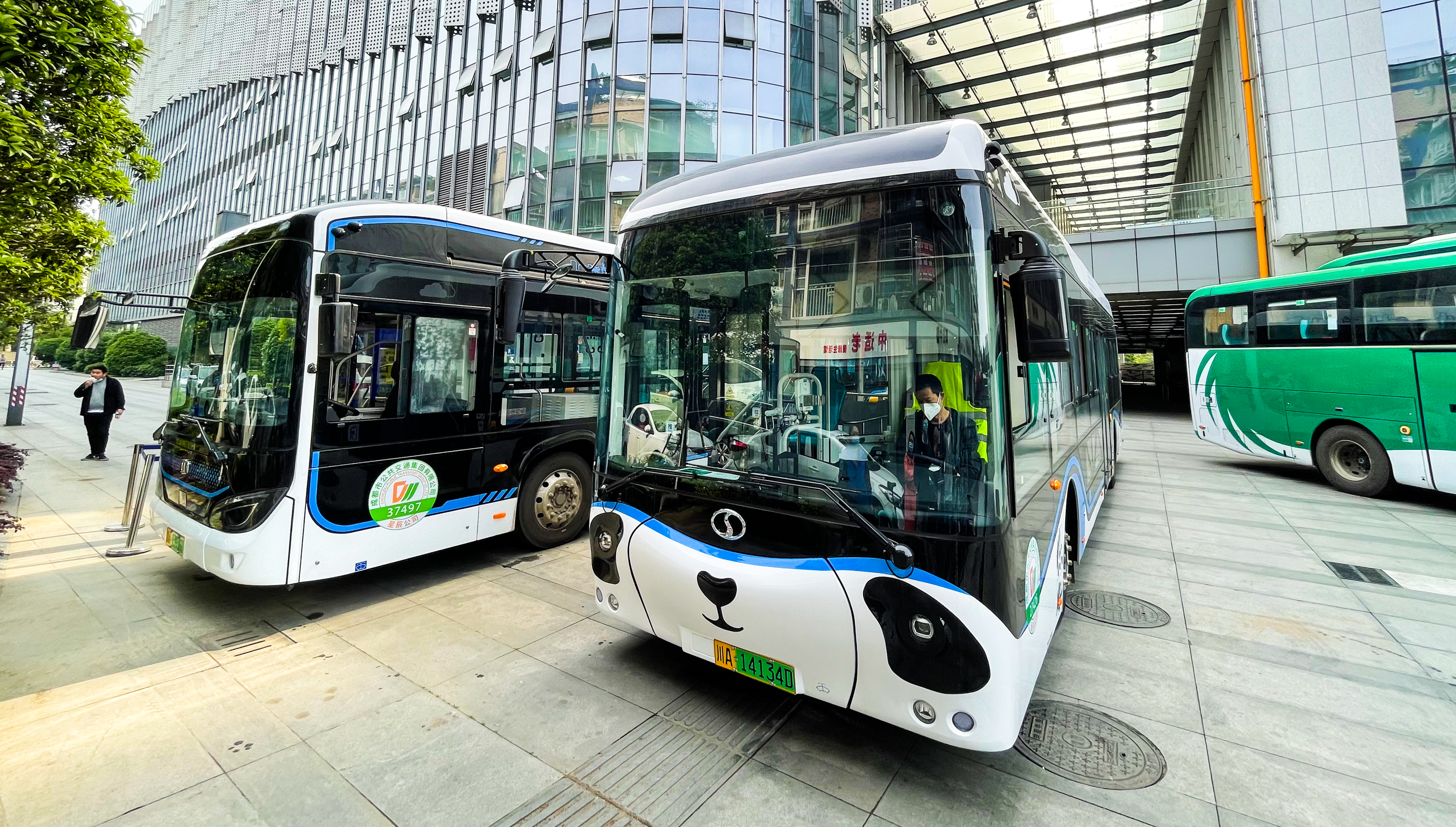 绿色公交低碳出行新车宇通,绿色低碳公交场站启用