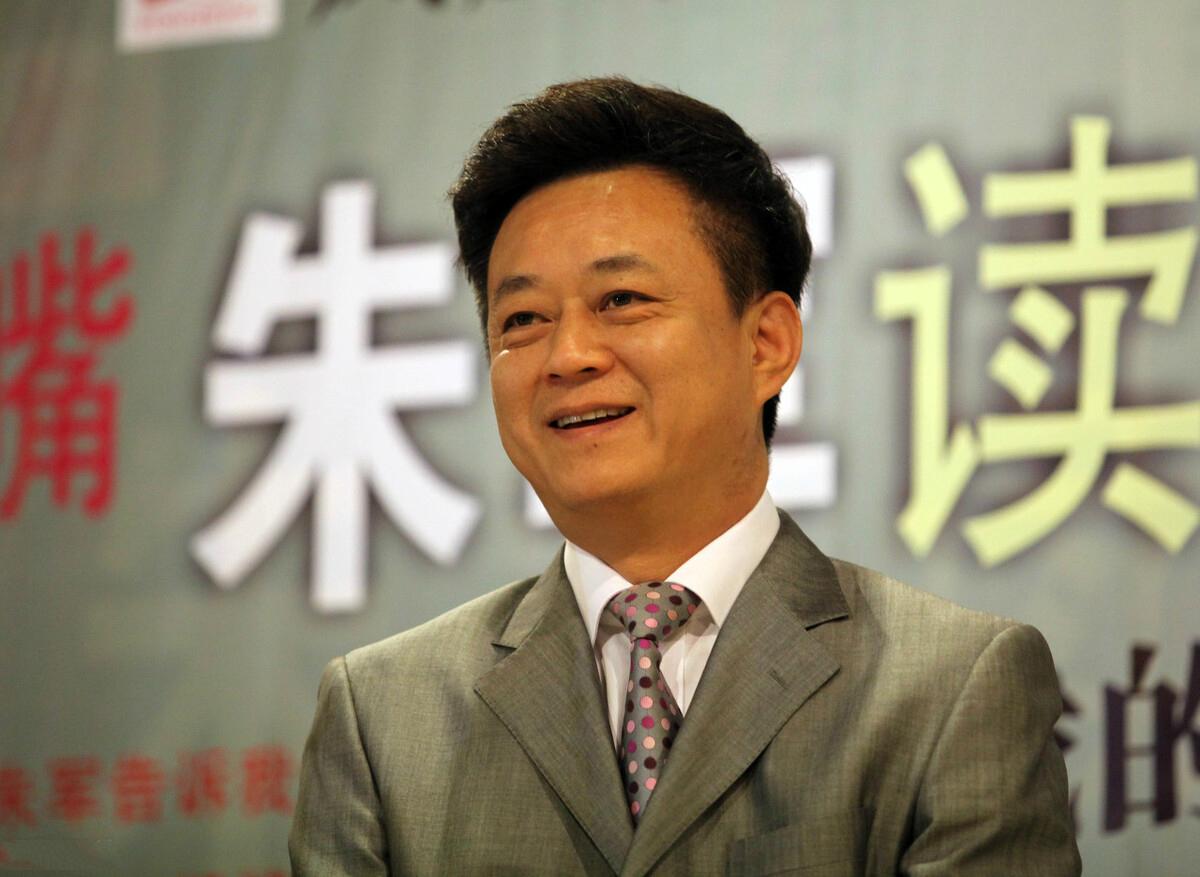 名嘴朱军现在变成什么样,央视一哥朱军现在生活得怎么样了