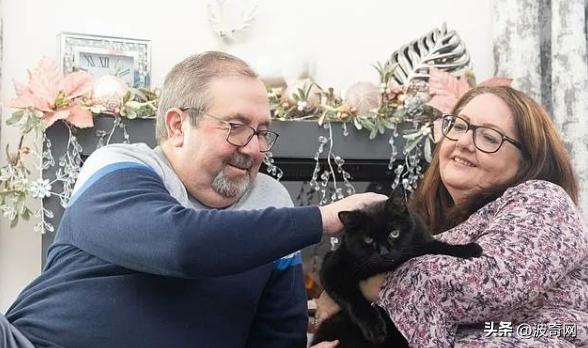 他们收养黑猫后，半年中了百万英镑？谁再说黑猫不吉利！