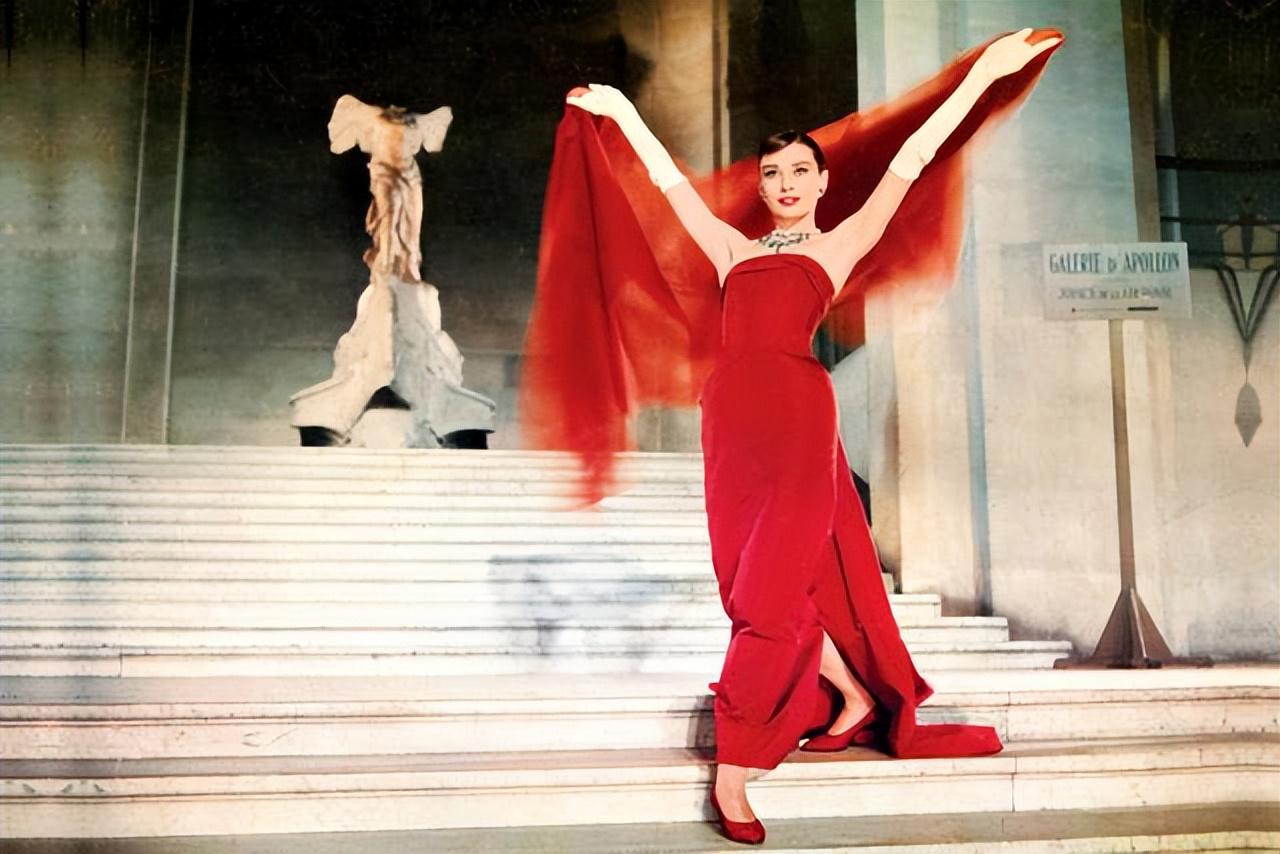 肯尼迪喜欢赫本还是玛丽莲梦露,梦露肯尼迪赫本是同时期的恋人吗