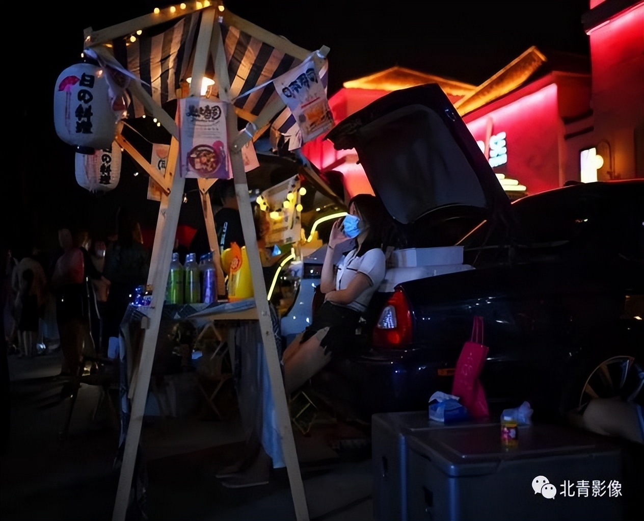 后备箱摆地摊卖1块钱零食,后备箱摆摊卖饭