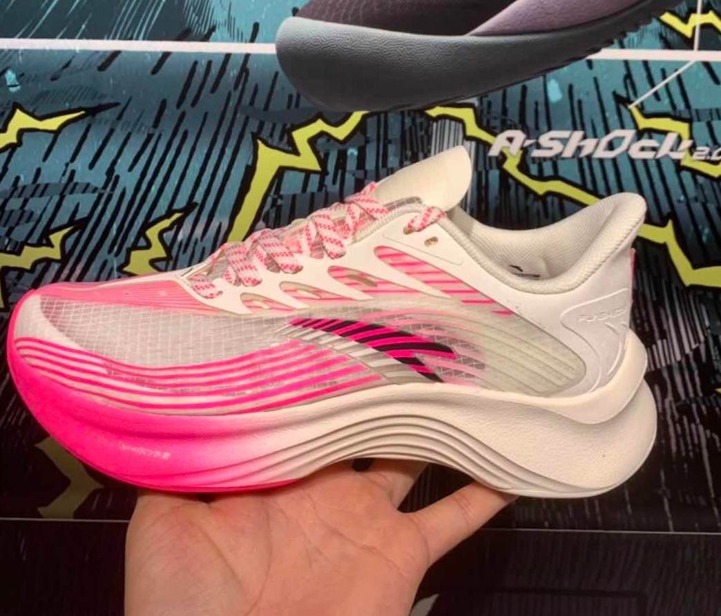 谷爱凌同款跑鞋,安踏冠军跑鞋2代pro谷爱凌配色