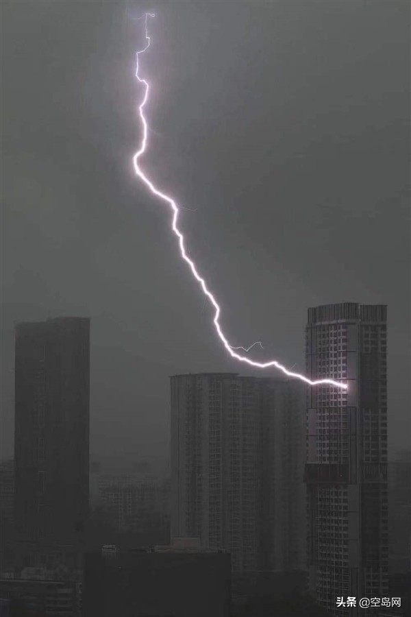 武汉华夏理工学院发生了什么事,武汉高校马桶被雷劈