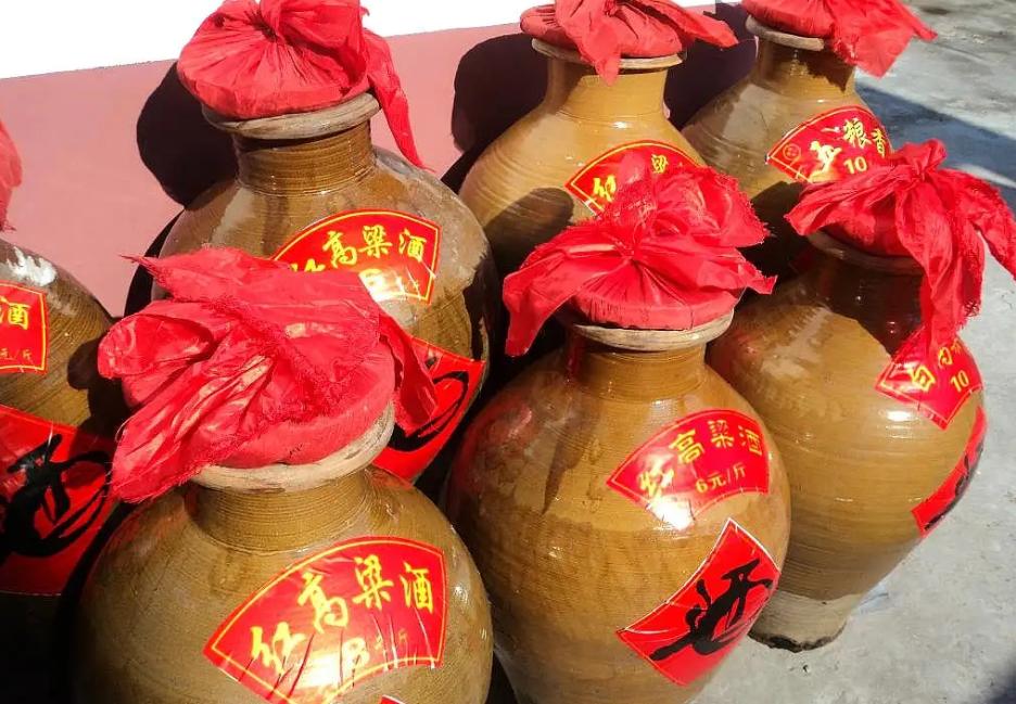 1斤纯粮酒酿造成本只要5元钱？四川65岁酿酒师“捅破”白酒*局骗**