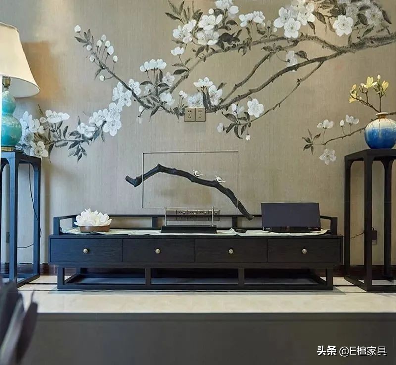 新中式电视柜两边放什么最好,新中式电视柜款式效果图