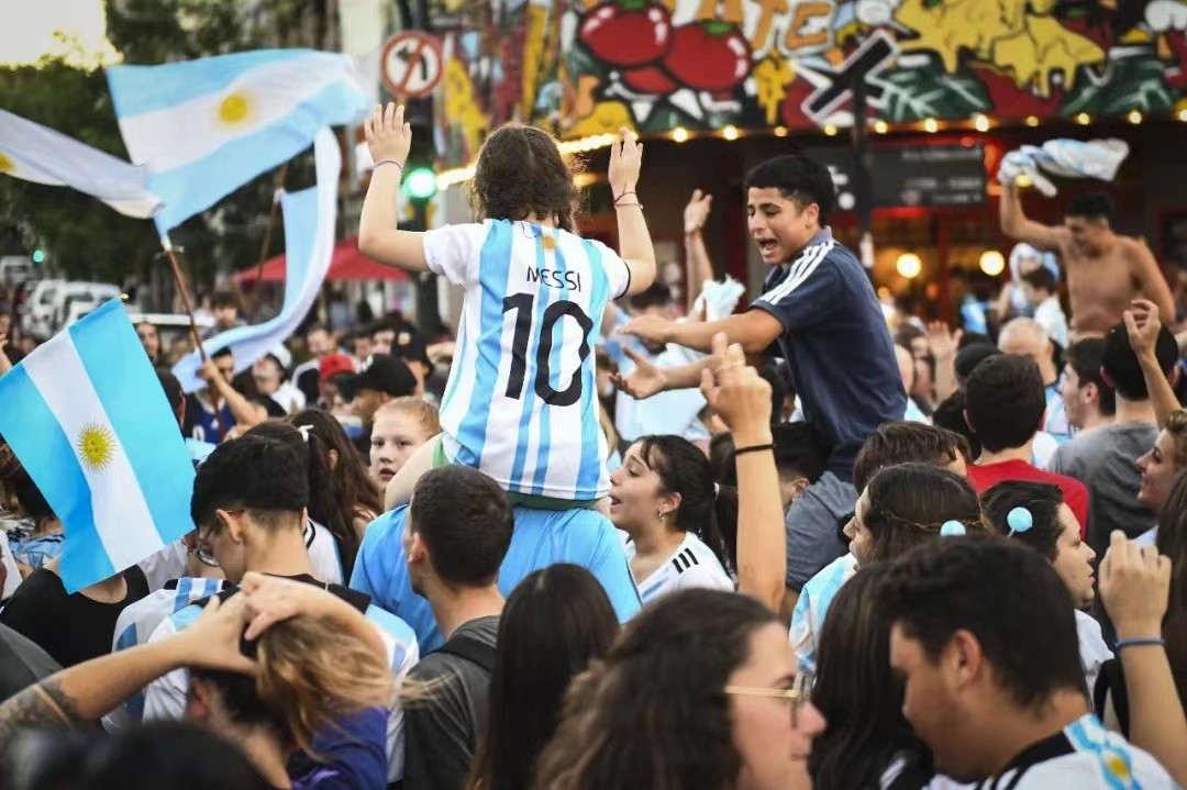 从侏儒少年到球王,回顾梅西的球王之路