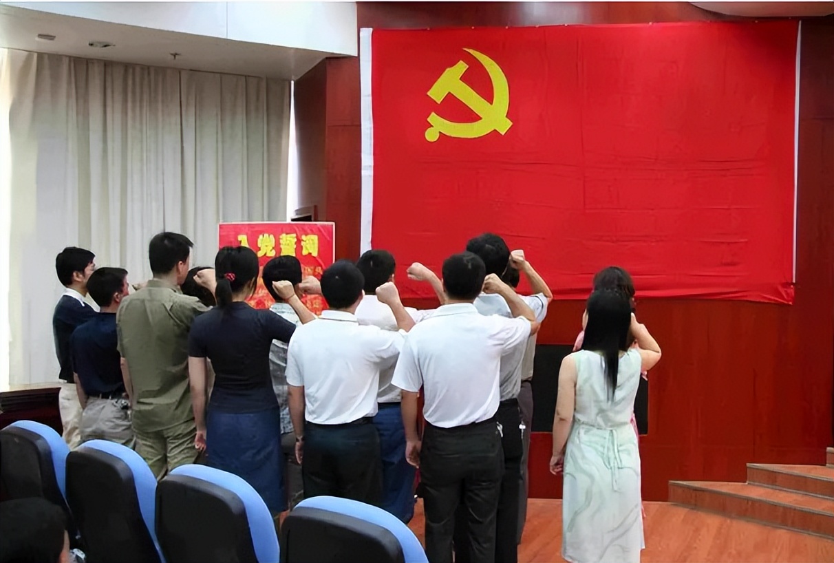 又一个美艳“女老虎”落马，履历惊人，却没守住自己的底线