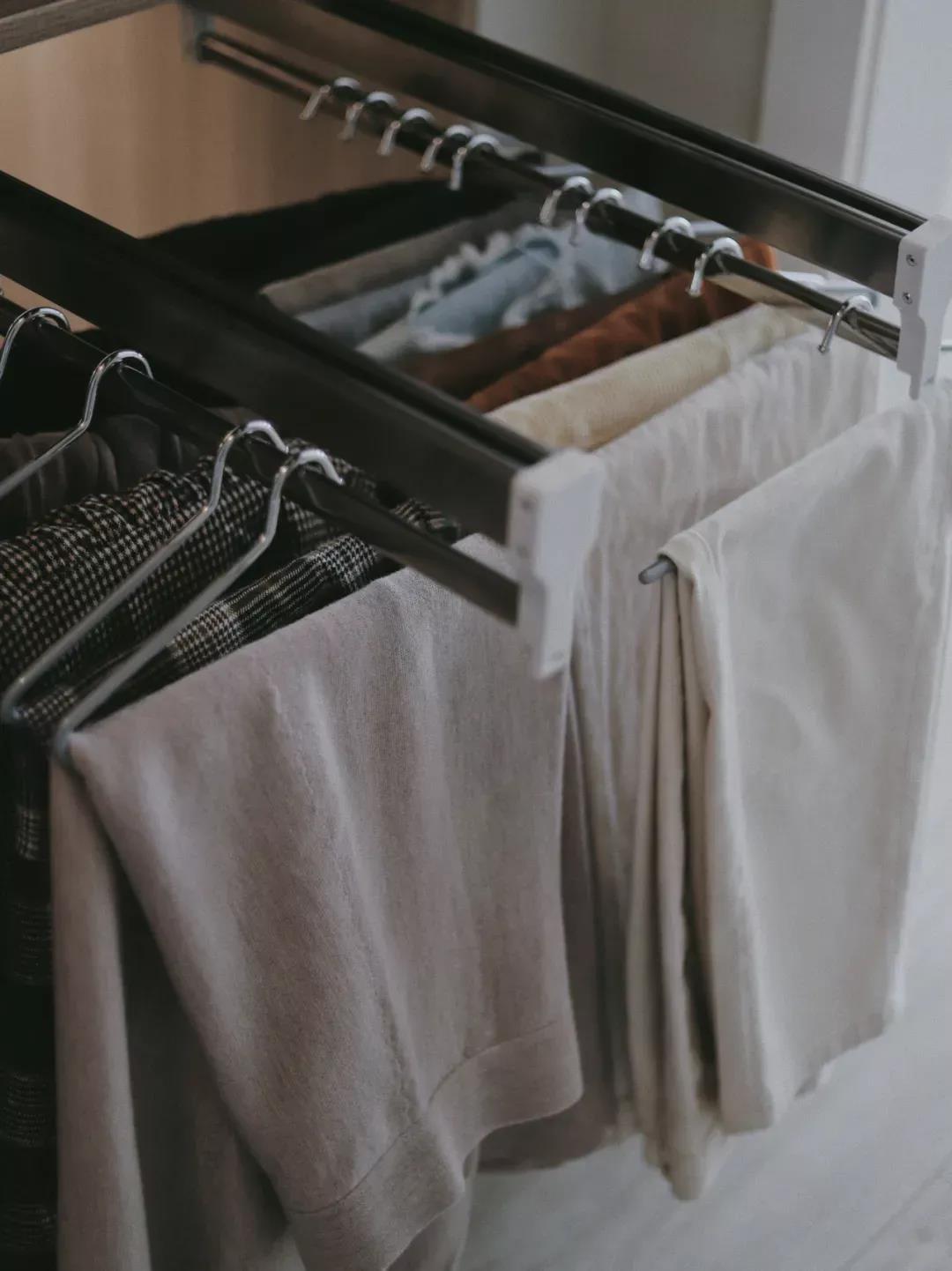 全屋定制和现在做衣柜哪个好看,全屋定制有几大好处