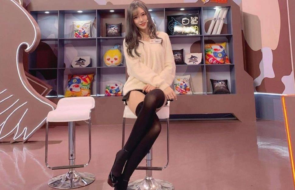 15人拼单3000一夜，名媛群聊天截图曝光，撕开当下社会虚伪遮羞布