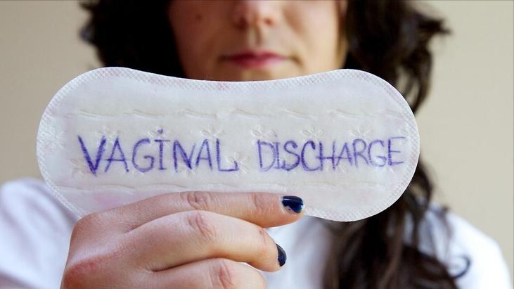 谈一谈：女性*裤内**上有黄色的分泌物，怎么回事？和妇科病有关么？