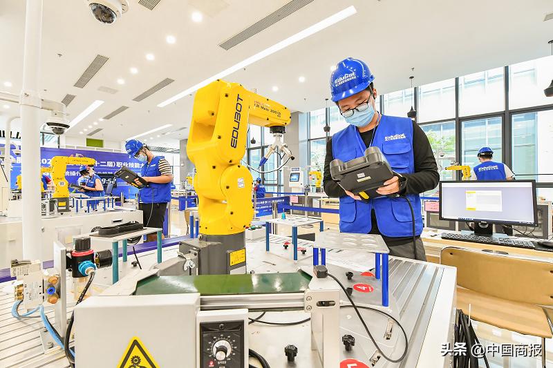 全面实施八级工技能等级评定,探索“新八级工”制度