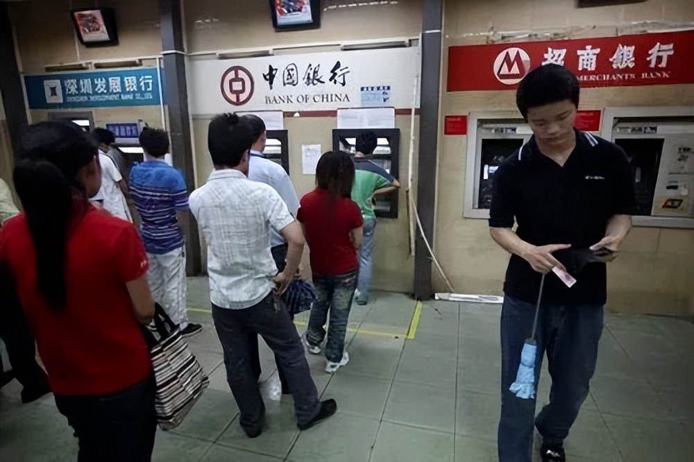 上周末的热搜第一，扒掉的不只是美特斯邦威的裤衩子